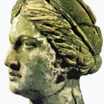 Музей Коринфа. Глиняная голова Афродиты в диадеме (ок. 300 г. до н.э.)